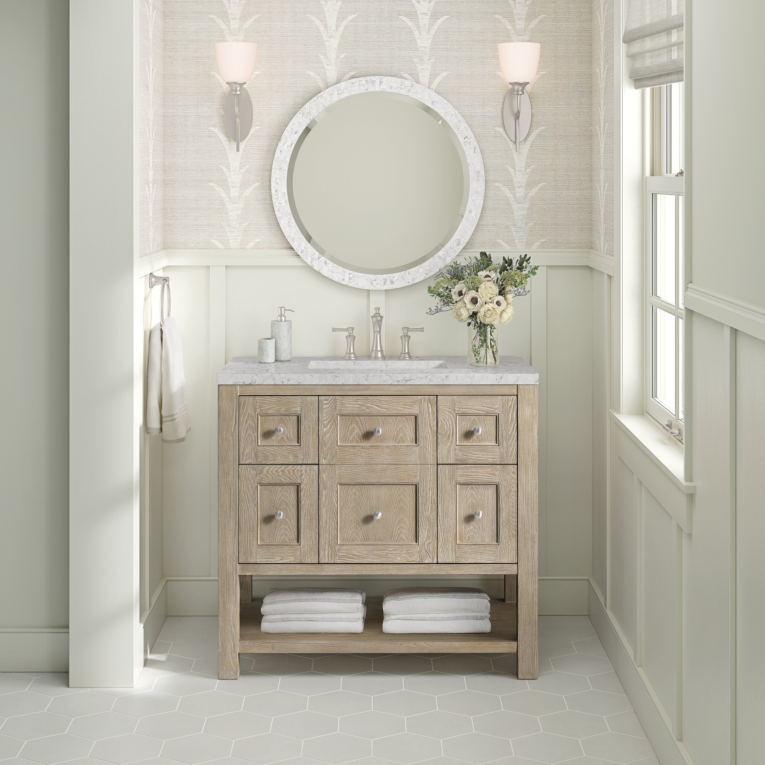 Whitewashed Oak / Eternal Jasmine Pearl - 3 Faucet Holes