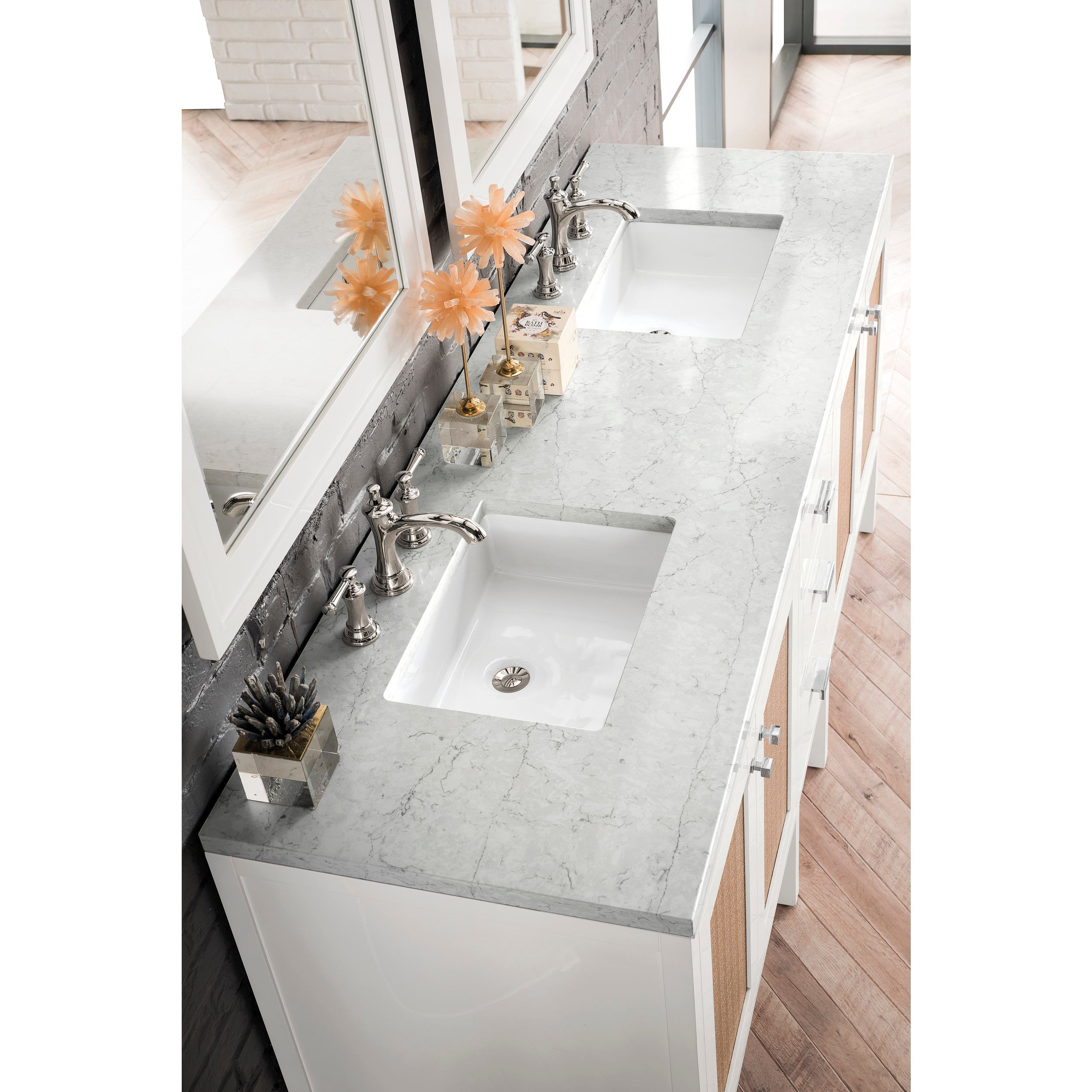 Glossy White / Eternal Jasmine Pearl - 3 Faucet Holes