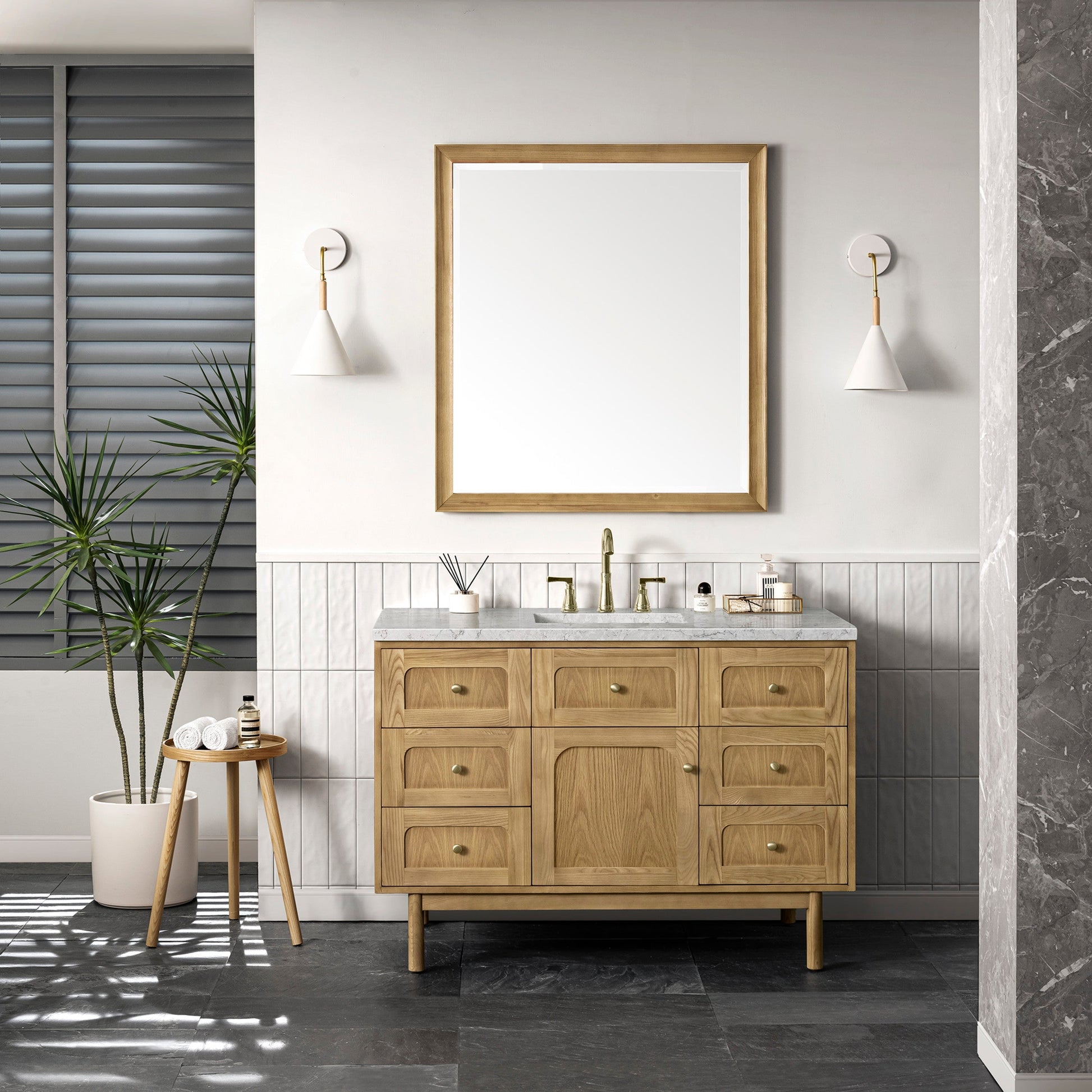 Light Natural Oak / Eternal Jasmine Pearl - 3 Faucet Holes