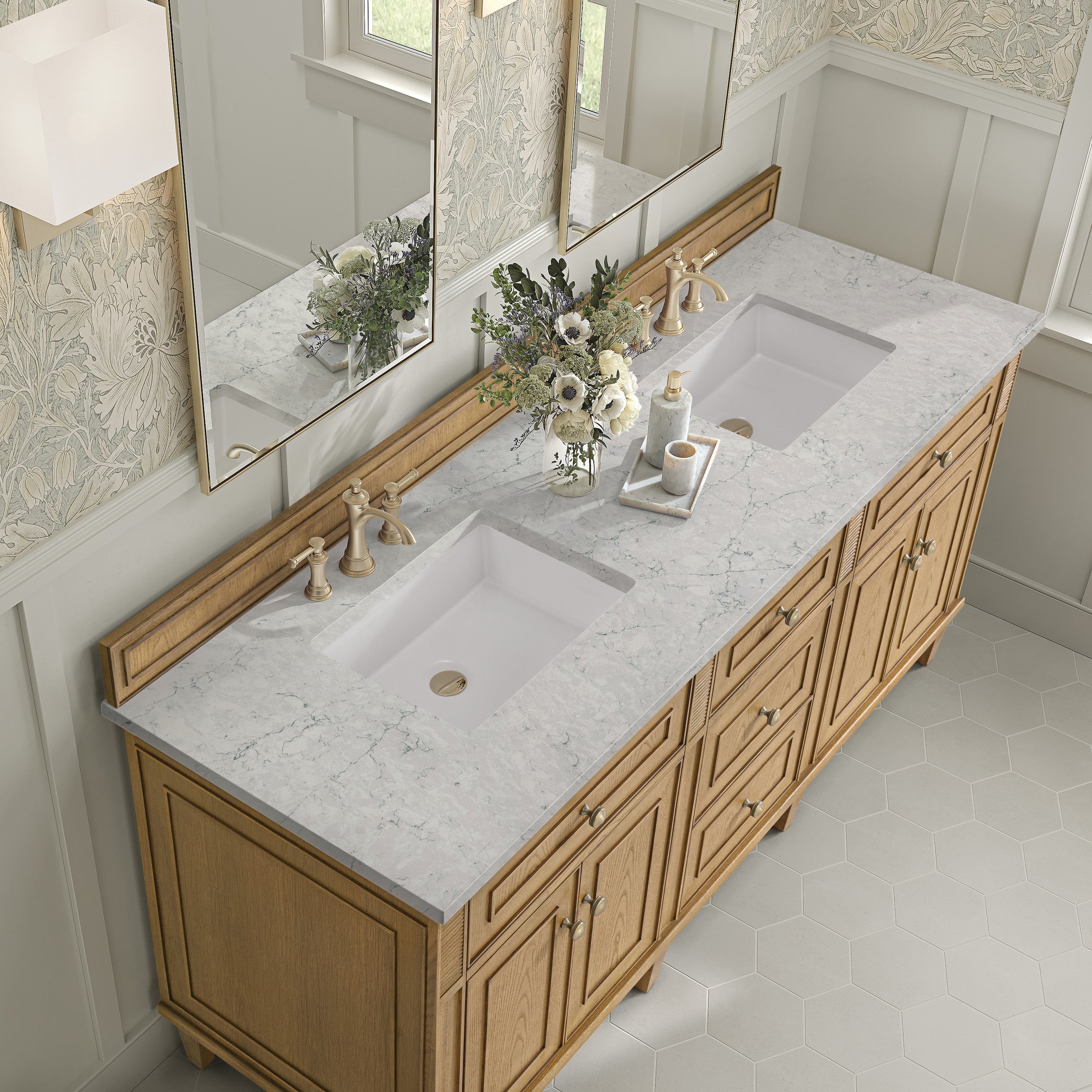 Light Natural Oak / Eternal Jasmine Pearl - 3 Faucet Holes