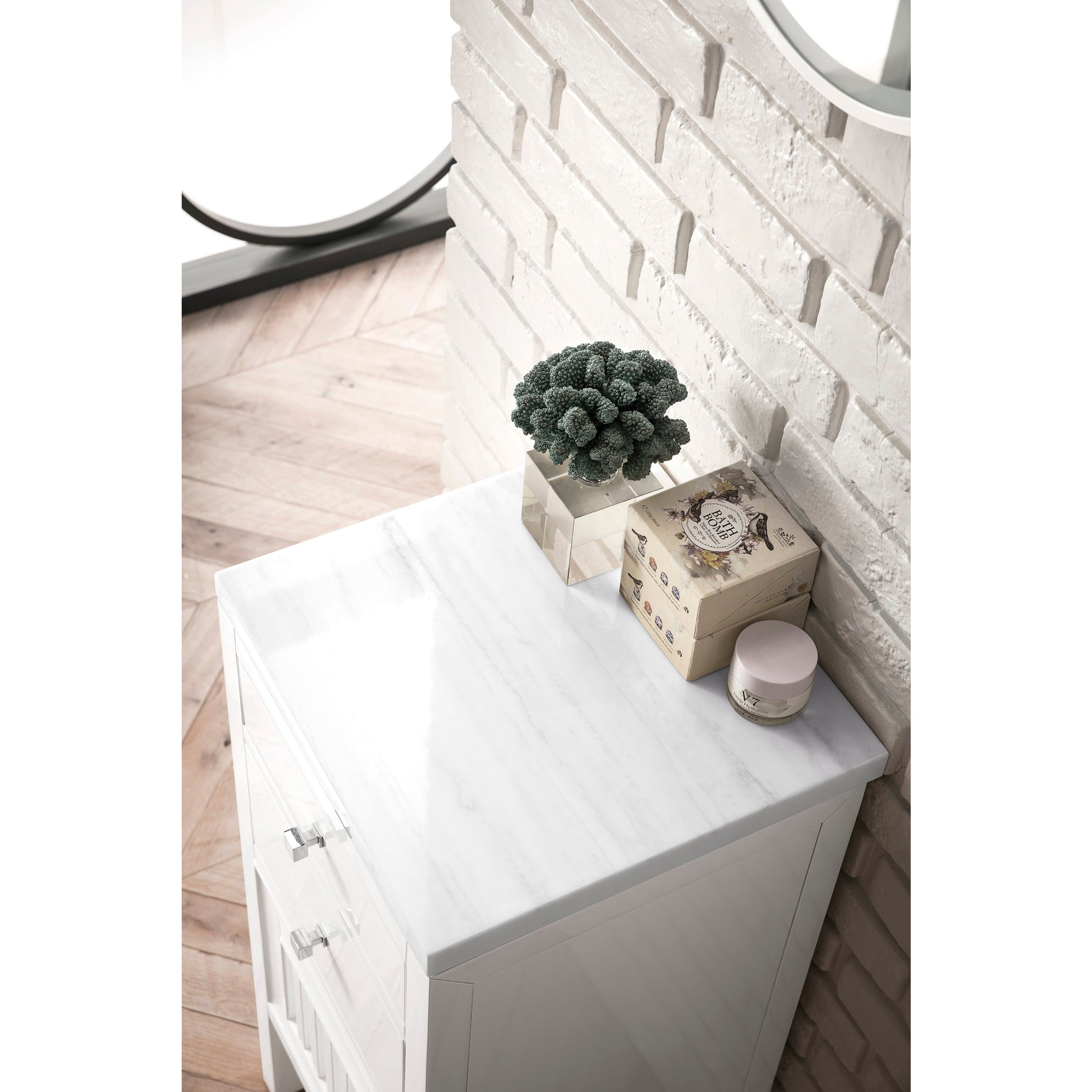 Glossy White / No Countertop