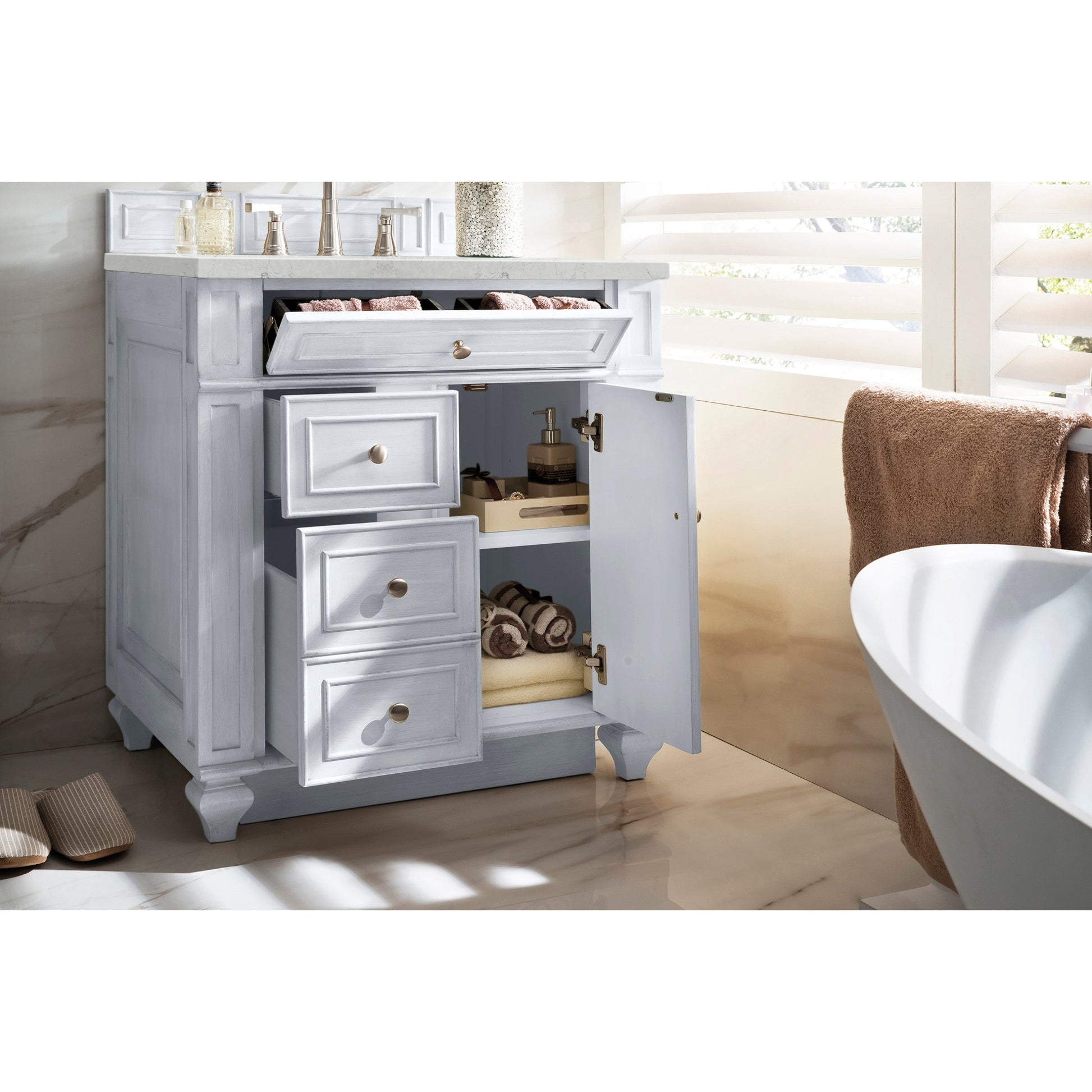 Bright White / Eternal Jasmine Pearl - 3 Faucet Holes