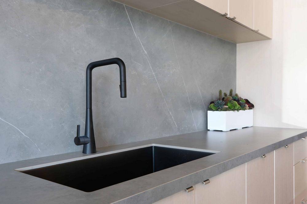 Master Modern Pull-Out Kitchen Faucet